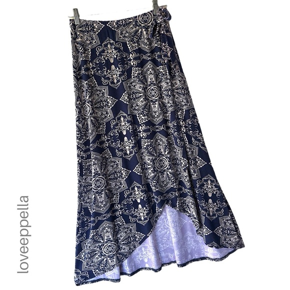 LOVEEPPELLA | NWOT MADYSON FAUX WRAP KNIT MIDI SKIRT NAVY BLUE MEDALLION | SMALL - Picture 1 of 10